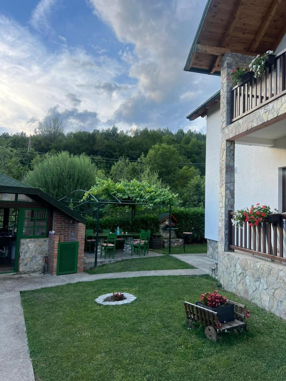 Rooms And Apartmants Mirovic Kolasin Exterior photo